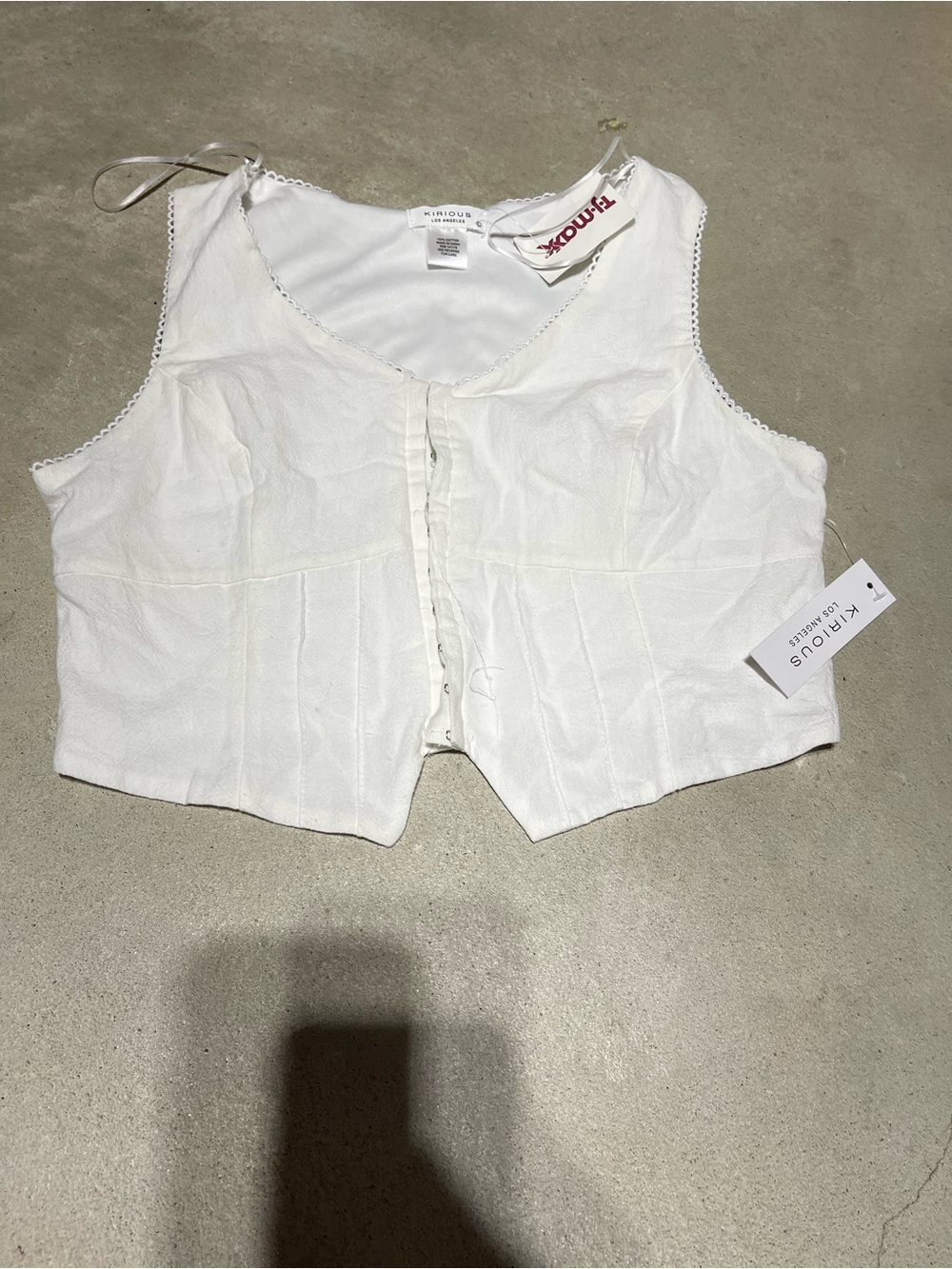 Kirious White Button-Front Cropped Tank Top